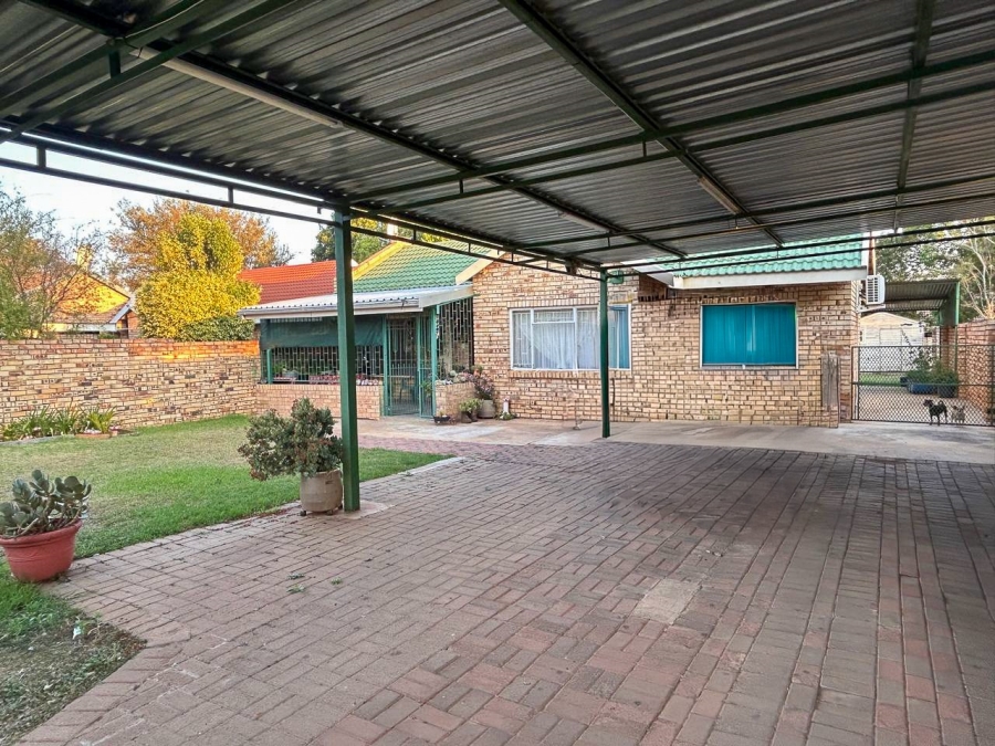 2 Bedroom Property for Sale in Kannoniers Park North West